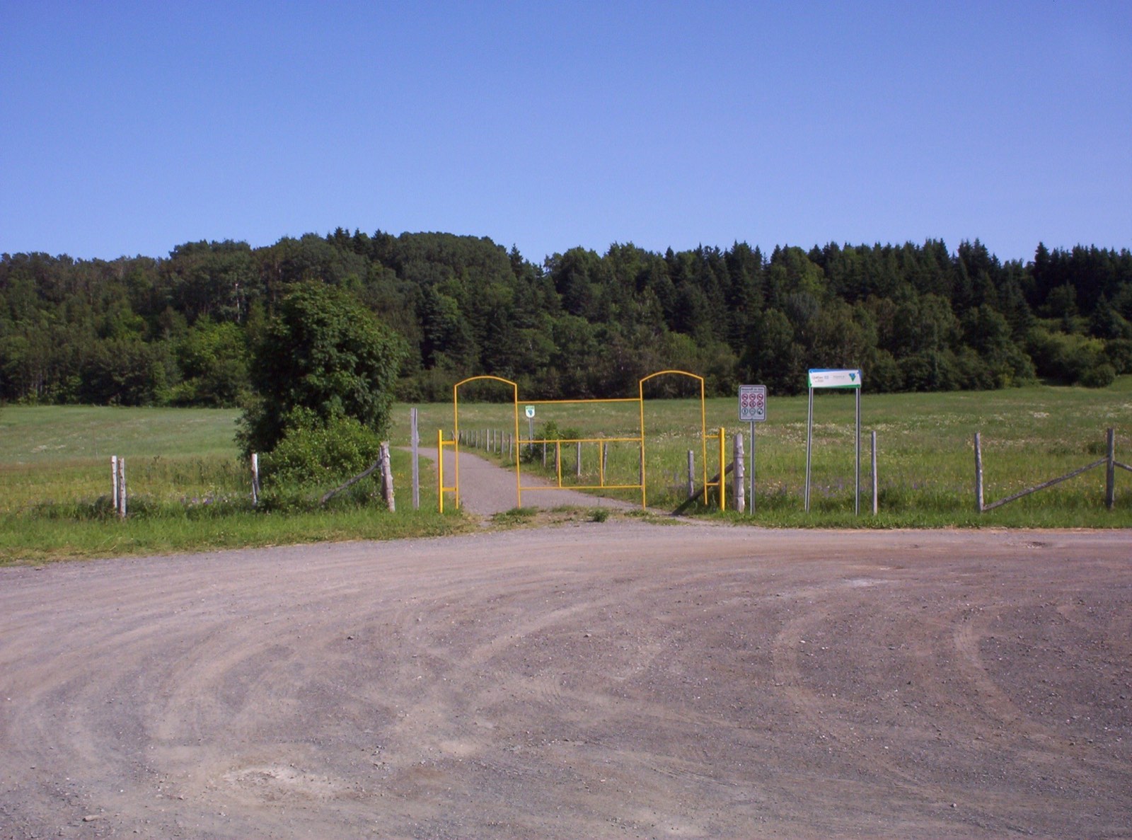 Route Verte cycling path through the Québec countryside